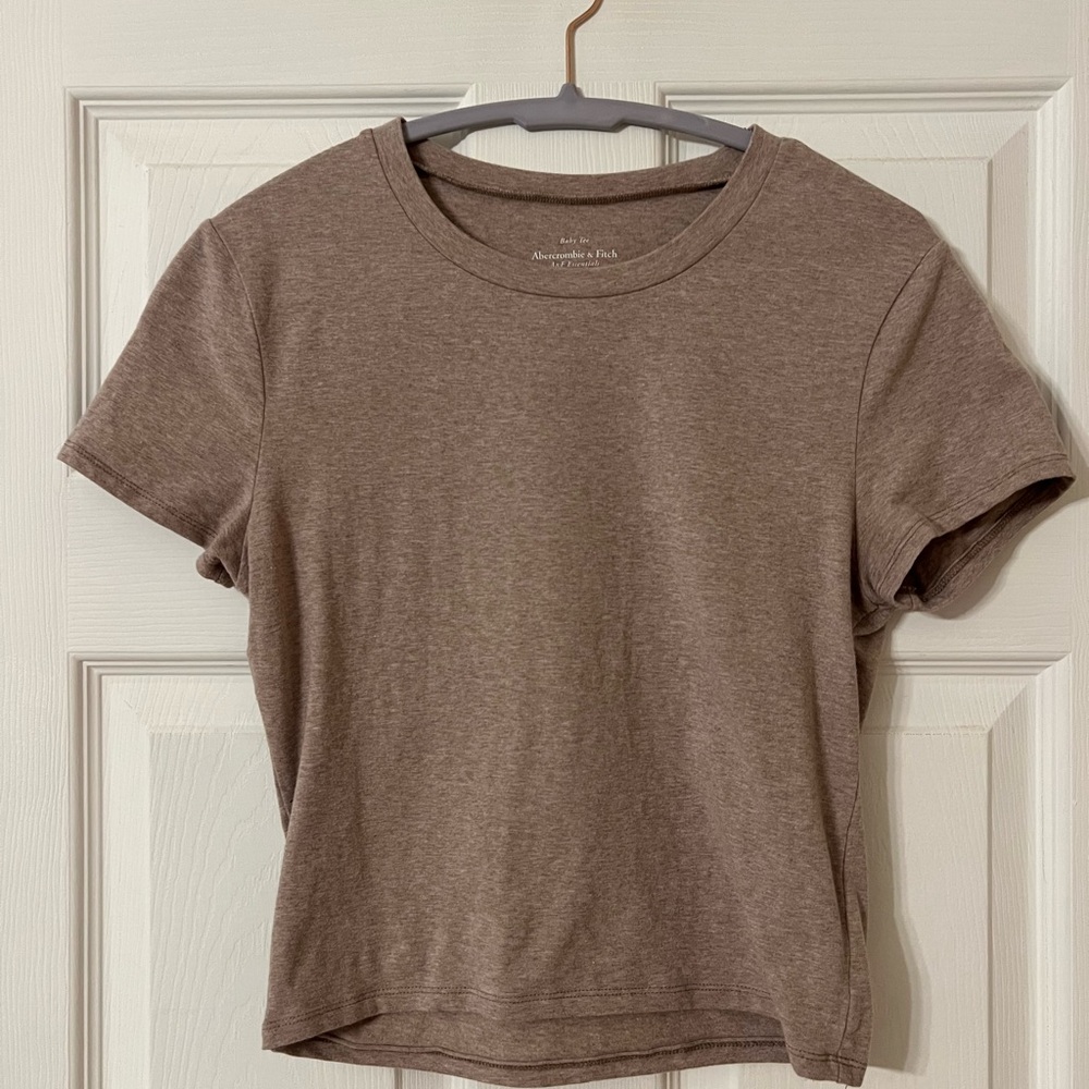 Abercrombie Essential Baby Tee in Brown - Size Medium